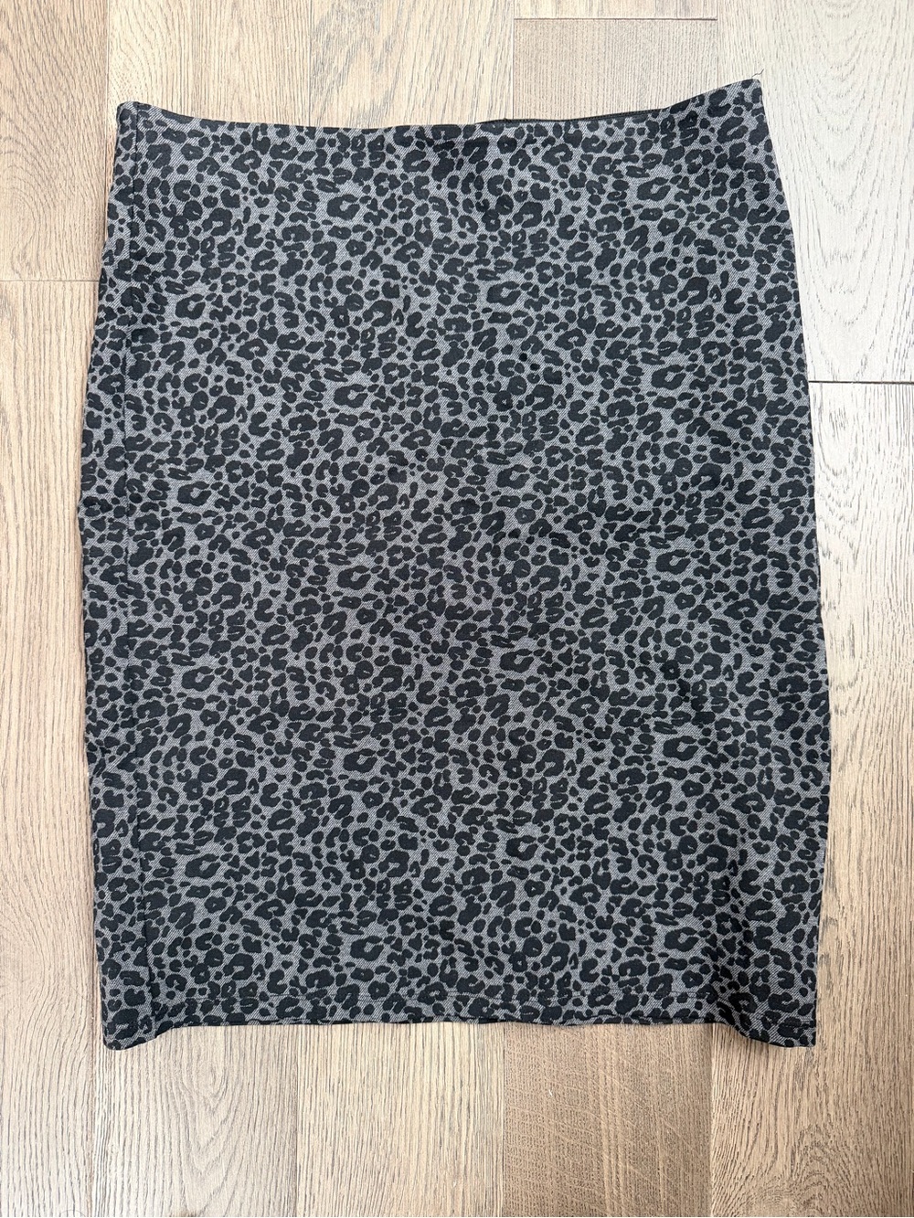 LOFT Gray and Black Leopard Pencil Skirt Size Medium